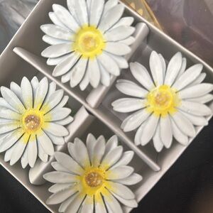 Set of 8 Daisy Napkin Rings